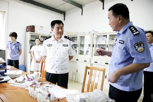 江苏省公安厅党委委员,苏州市副市长,市公安局局长张跃进做客人民网