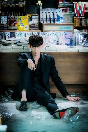 mbc水木剧#w两个世界# #李钟硕#饰演姜哲 韩网新闻图