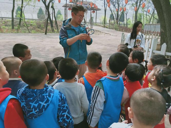 中二班亲子户外教育活动——《老顶山中心幼儿园》