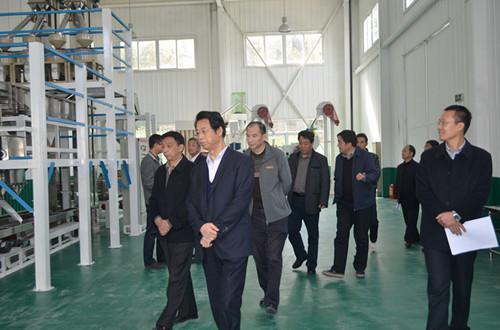 省粮食局吴新成局长来我县检查