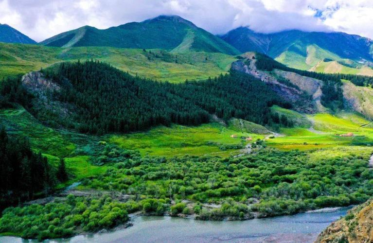 雨后祁连山国家公园景色如画