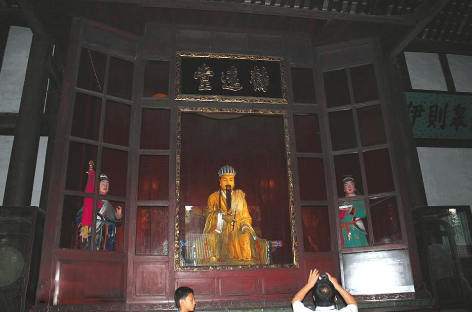 " 武侯祠内的诸葛亮塑像