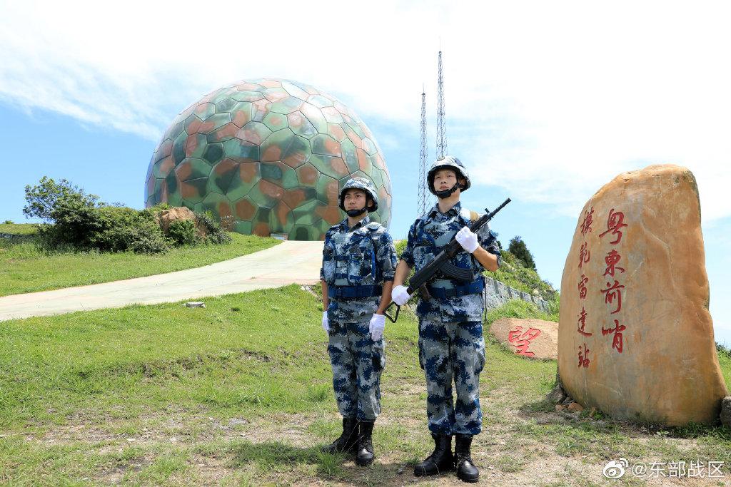 东部战区空军某雷达旅官兵为雷达兵成立71周年献礼