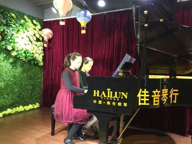 合奏【太阳出来喜洋洋】表演者 欣晨 夏旋 【黑龙江边洁白的玫瑰花】