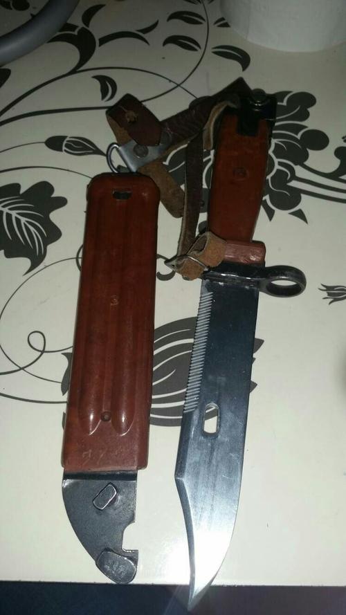 请问这把ak刺刀是哪里产的?值钱吗?