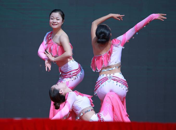 女子三人舞:清荷闲情(抓拍21图)