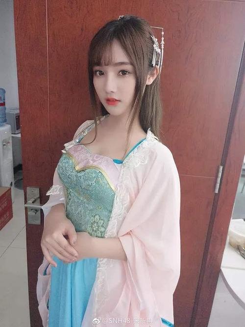 宋昕冉这个脸蛋配上这个身材真的绝了.