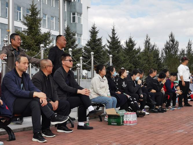展现全体师生的青春活力,9月30日下午,拜泉县第三中学举行了第二届"国