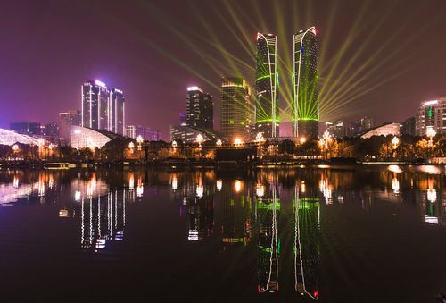 成都金融城双子塔灯光秀