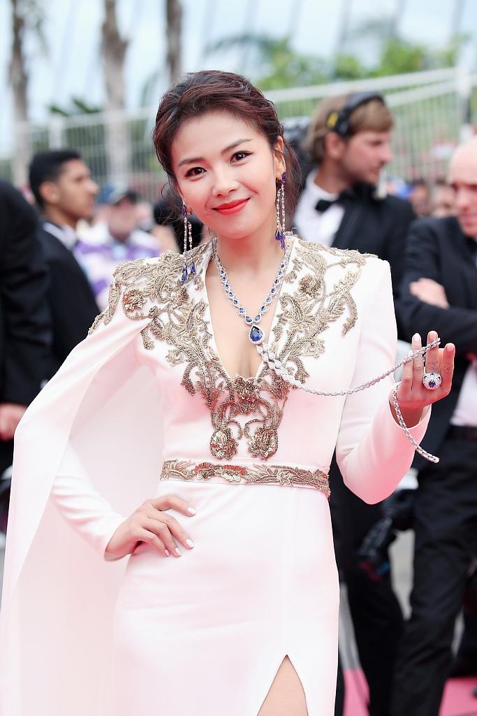 第72届戛纳电影节开幕 巩俐刘涛昆凌亮相红毯