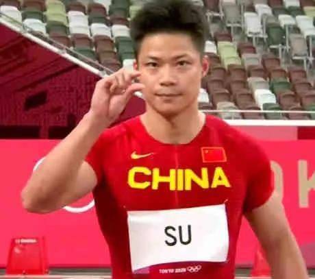 "苏炳添在底下,用自己的经历回答道:从2011年的10