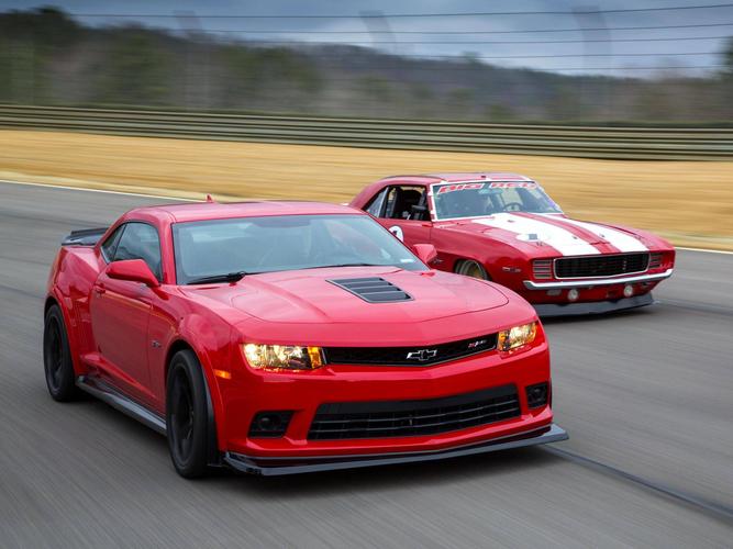 2016年,第六代科迈罗上市,它拥有了更新潮,更高级的配置.