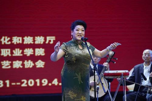 翟立欣演唱西河大鼓《薛刚反唐》选段