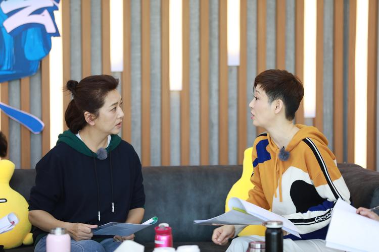 《青春同学会》首曝剧照 徐帆,江珊彩排"火药味"十足