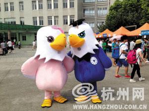 浙大城市学院吉祥物博士帽城城 蝴蝶结cc·都市快报