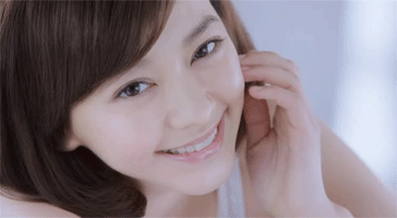 同胞们的心,不用多想,当然是笑容甜美,青春可人,自信健康的正能量女生