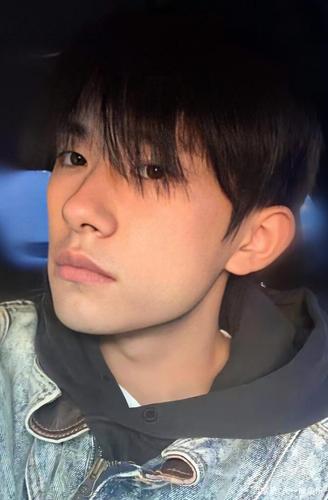 易烊千玺自然清爽时,像邻哥哥哥