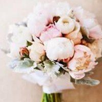 抱着花的女孩头像_微信头像图片大全