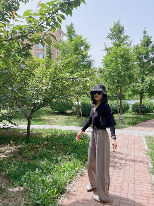 168cm110斤显瘦日常极简穿搭|5分钟超速出门_穿搭_显瘦_极简风_阔腿裤