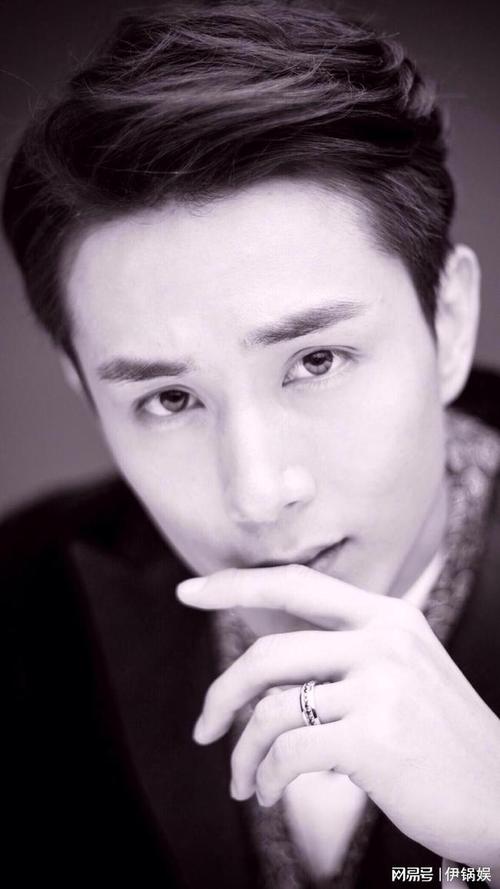 解约赔付10亿韩元甘心做奶爸6年李承铉的人生除了敢还有幸运