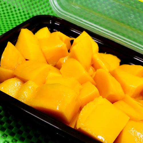 商品详情 纯甜细嫩,芒果味重! 我们只选用大芒果,肉多,无渣!