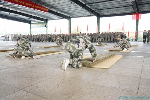 最后,太湖湾国防教育基地副营长万载平同志致欢送辞.