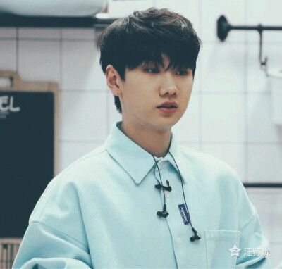 汪苏泷自调头像.