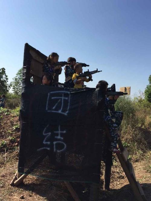我们是一个战壕的战友