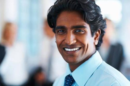 从情场到职场无往不利,白人男性在印度神一般存在