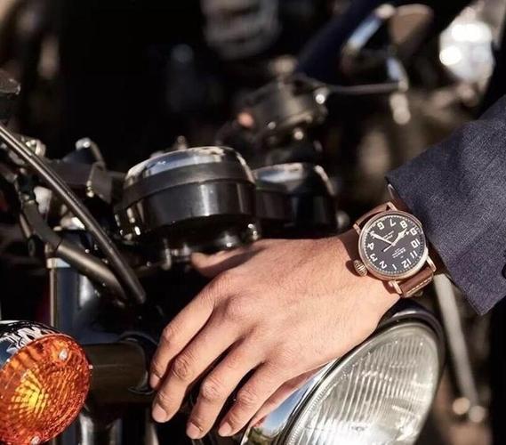 而真力时腕表就是胡歌和靳东等"老干部"们十分喜欢佩戴的腕表品牌之一