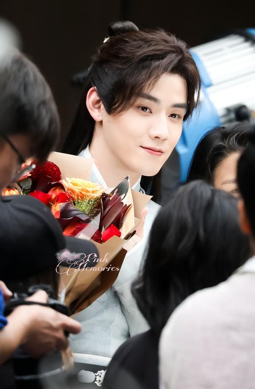 任豪《明媒善娶》杀青路透 青衣古装清朗俊秀,恭喜顺利杀青!