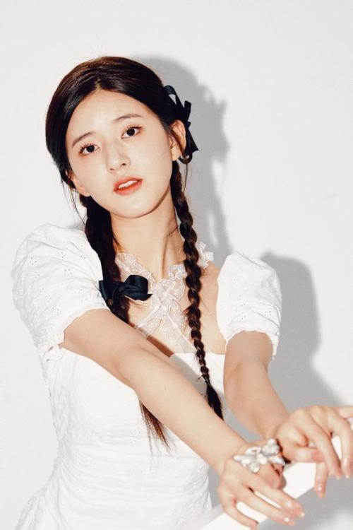 赵露思越来越有少女感扎双马尾配清纯连衣裙模样叫人心动