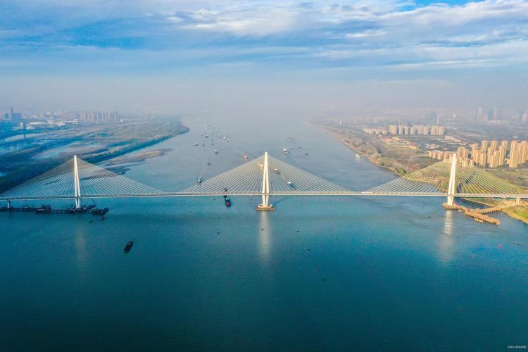 江苏南京江心洲长江大桥和上坝夹江大桥通车