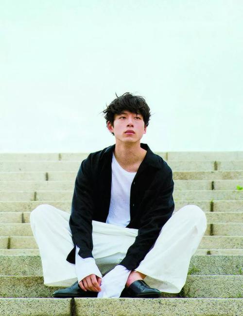 聪明衣q | 东瀛男子图鉴:坂口健太郎的盐系穿搭法