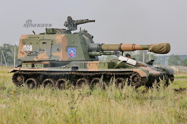 怪兽出动:解放军83式自行加榴炮群集结猛照