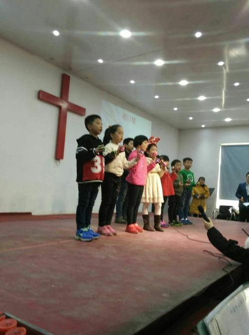 让小孩子到耶稣面前来!使他走当行的路,就是到老也不偏离