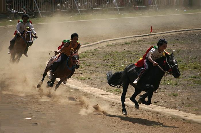 赛马火把节布拖分会场