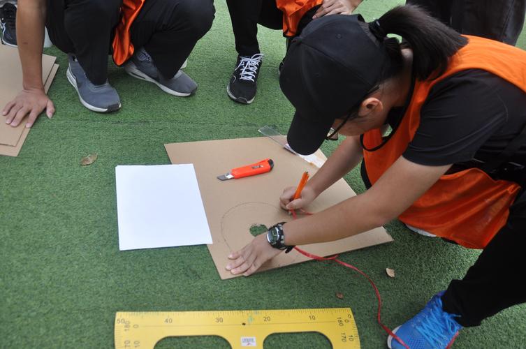 会务团建 f1赛车,合力造车!发动创造的引擎!