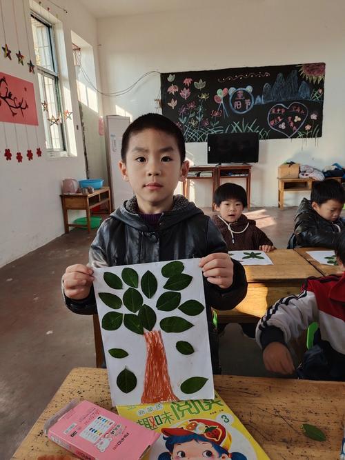高夹河幼儿园树叶手工制作
