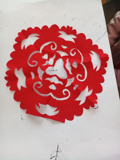 贝尔路小学北校区美术社团活动~第一课三面折叠剪纸