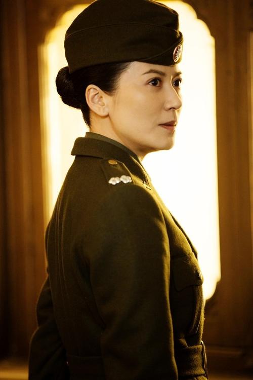 浓妆艳抹就别演军人了!这7位女演员告诉你,什么才是女