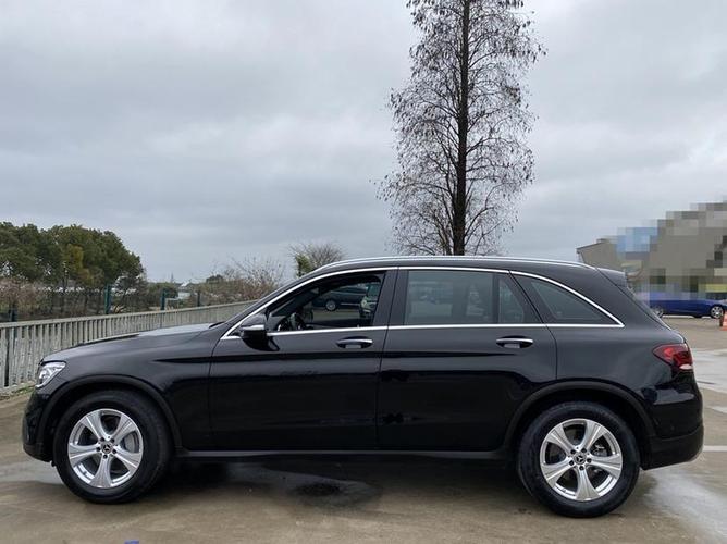 奔驰glc260l动感型售价:370000 上牌日期:20