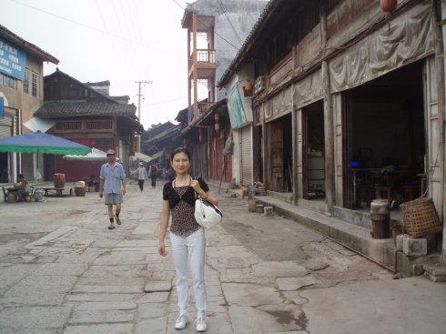 07年7月31日梁锐摄于重庆市酉阳县龙潭古镇  12.23-1.01 苹果树