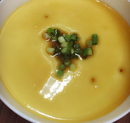 蒸鸡蛋羹时,想要嫩滑无气孔?掌握3个小技巧,鲜嫩爽滑好吃不腻