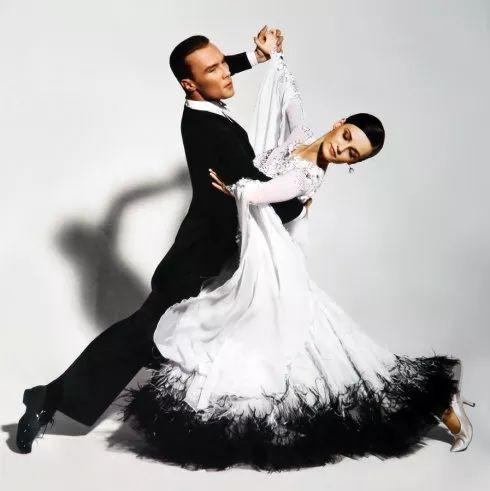 华尔兹双分点地,男士女士动作注意事项