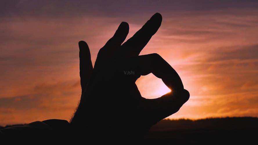 手势手做出ok太阳光透过手_1920x1080_高清视频素材