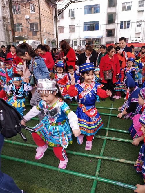 爱心心幼儿园"走进五彩三月三 传承壮乡文化"亲子活动