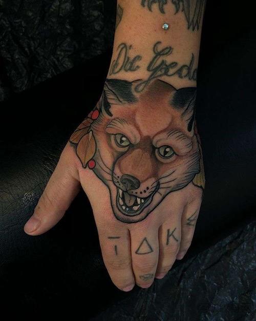 new school手背狐狸纹身图案