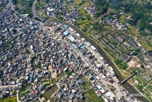 福建省龙岩市武平县中山镇,位于武平县西南部,距武平县城10公里