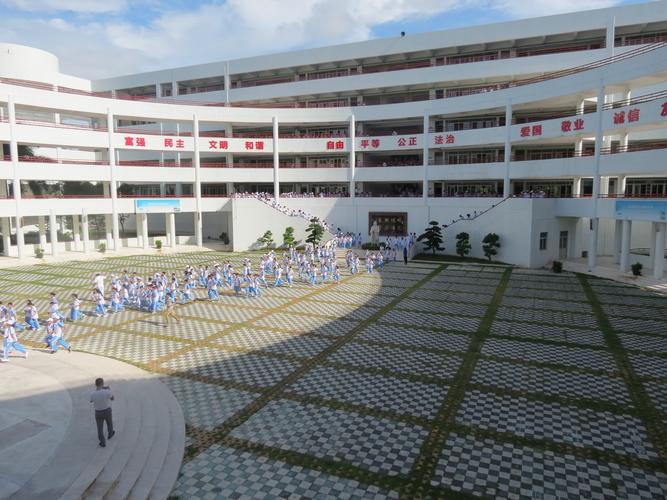 汕头市潮阳一中明光学校---- 2019年新生军训活动汇报